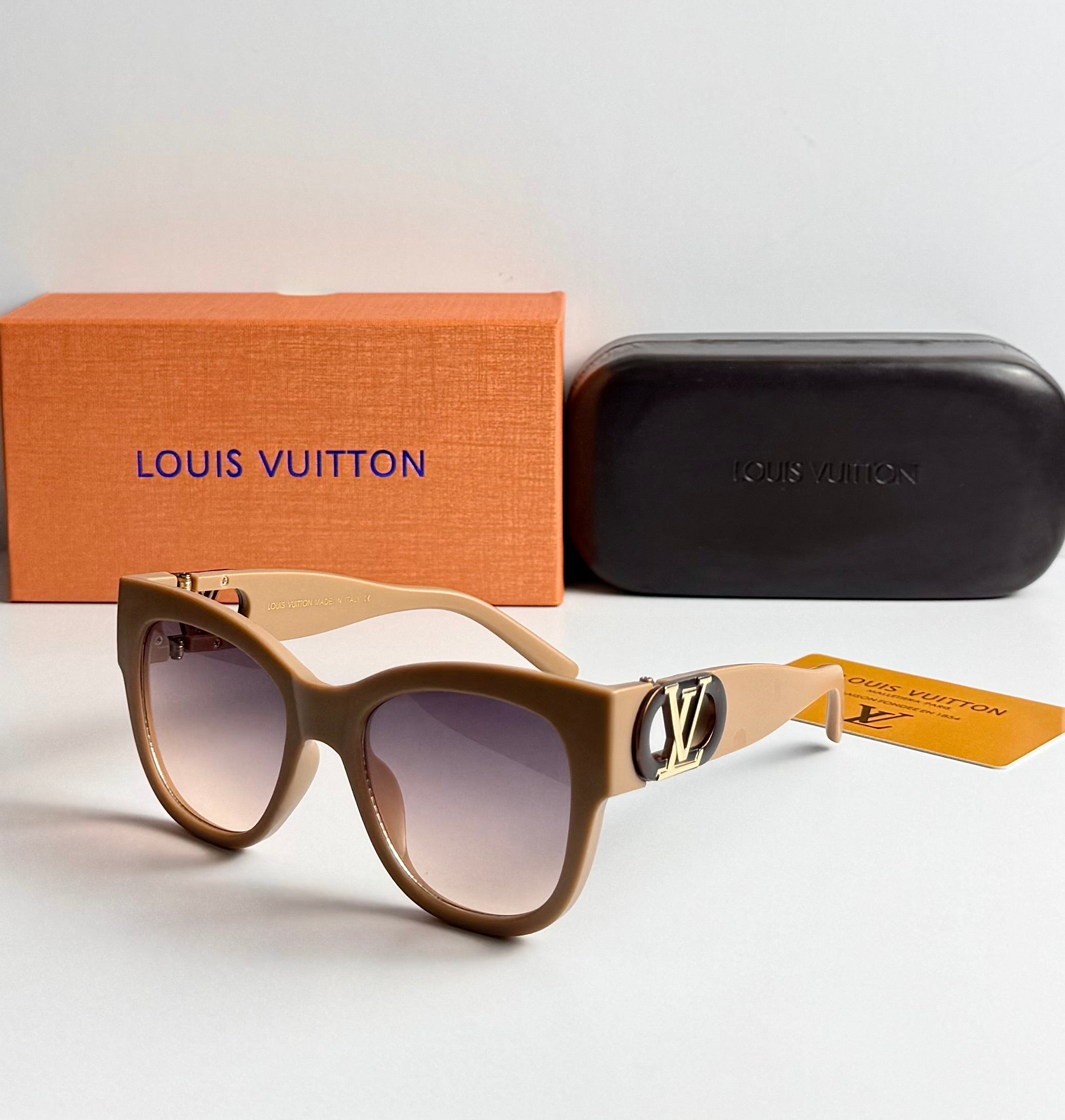 Louis Vuitton M4